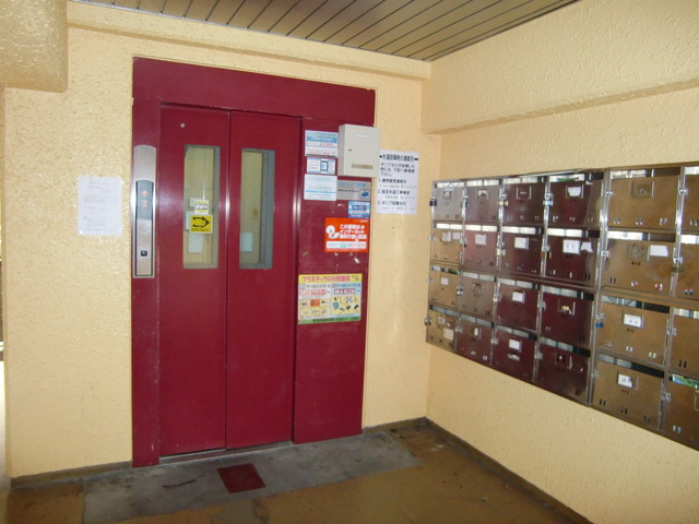 エントランス　エレベーター