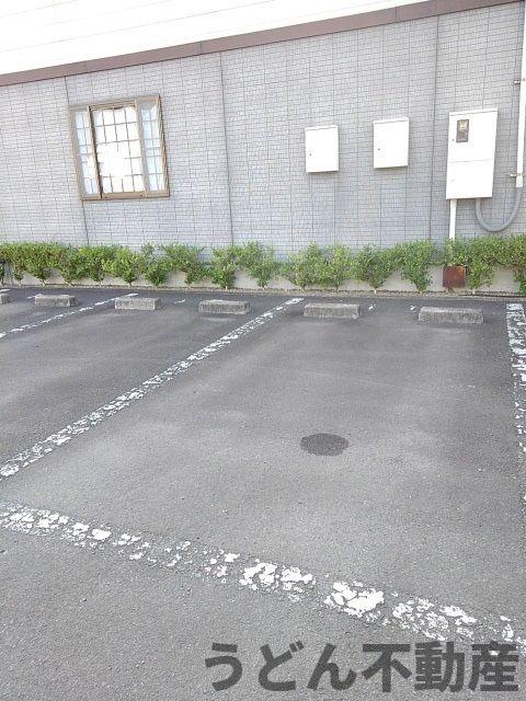 駐車場　うどん県のお部屋探しはうどん不動産へ うどんちゃんとLINE