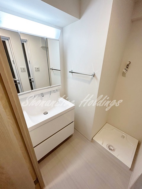 洗面設備　三面鏡洗面台♪