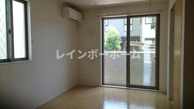 居室・リビング　こちらの居間で趣味の時間をお楽しみください