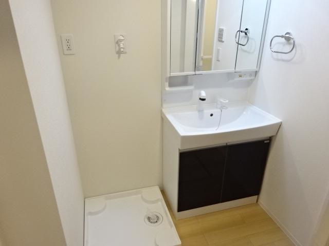 洗面設備　反転イメージ画像