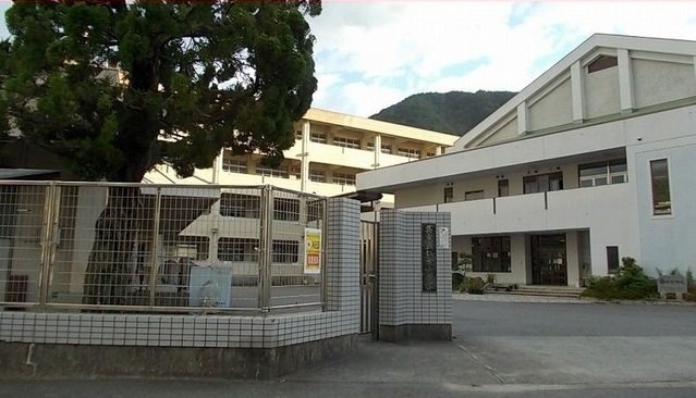 その他　仁方小学校まで700m