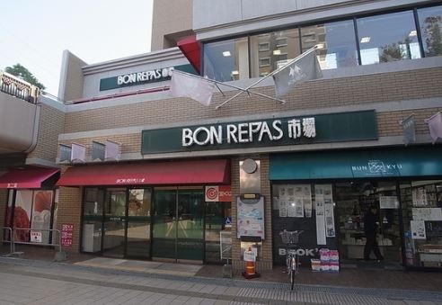 コンビニ　ボンラパス（コンビニ）まで700m