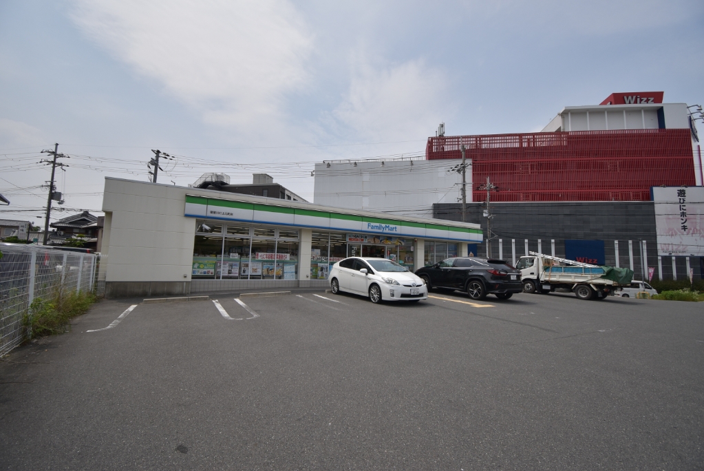 コンビニ　ファミリーマート 寝屋川打上元町店（コンビニ）まで57m