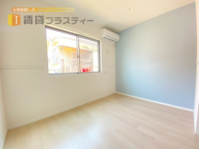 居室・リビング　アクセントクロスが良い感じですね。