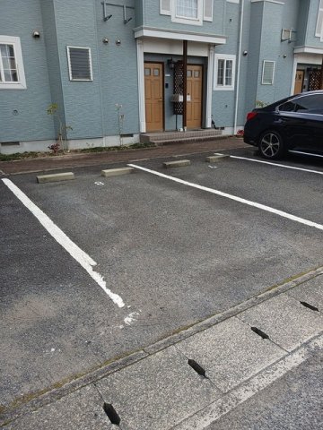 駐車場　駐車場に車を止められます