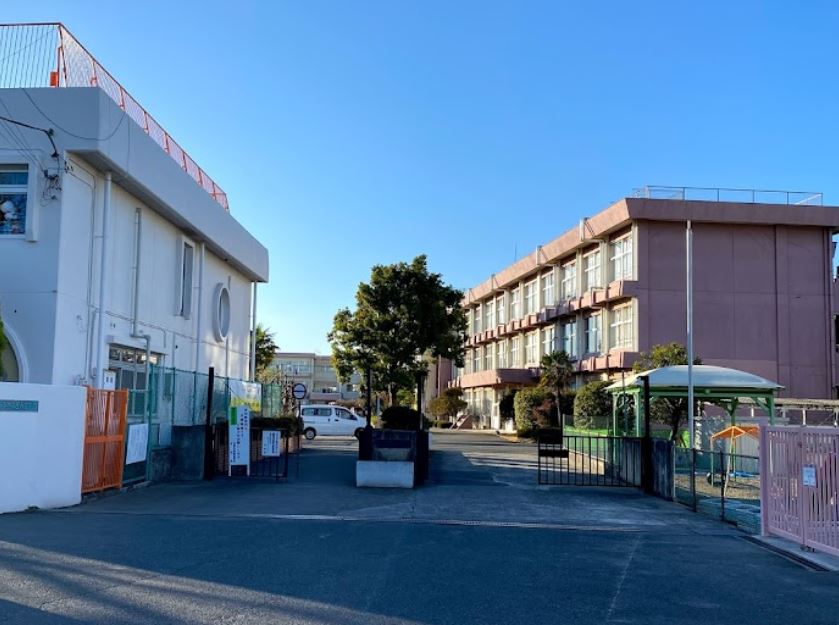 小学校　日野市立日野第八小学校（小学校）まで600m