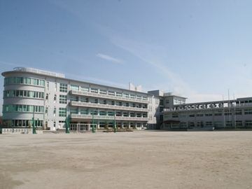 中学校　愛西市立佐織中学校（中学校）まで396m