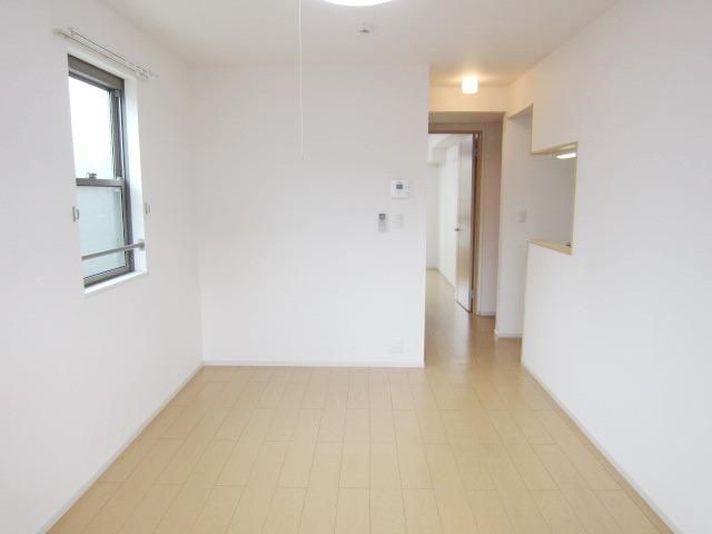 居室・リビング　★10．９帖のLDK・２面採光で明るいです★