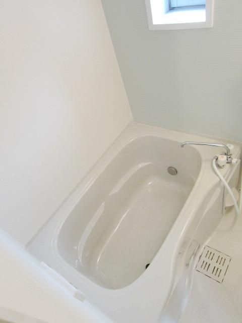 バス・シャワールーム　★窓がついているので換気もできます★