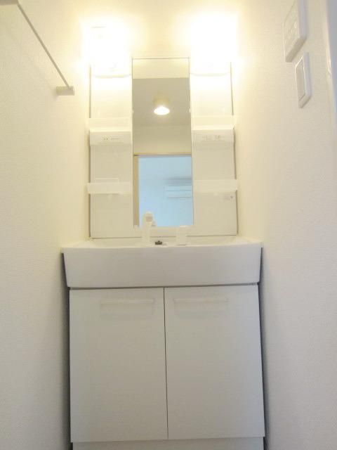 洗面設備　★独立洗面台で朝の身支度も便利★