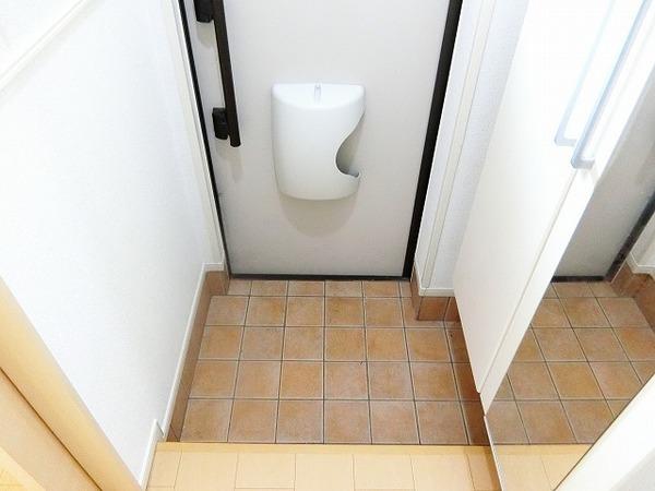 玄関　シューズボックスあり！