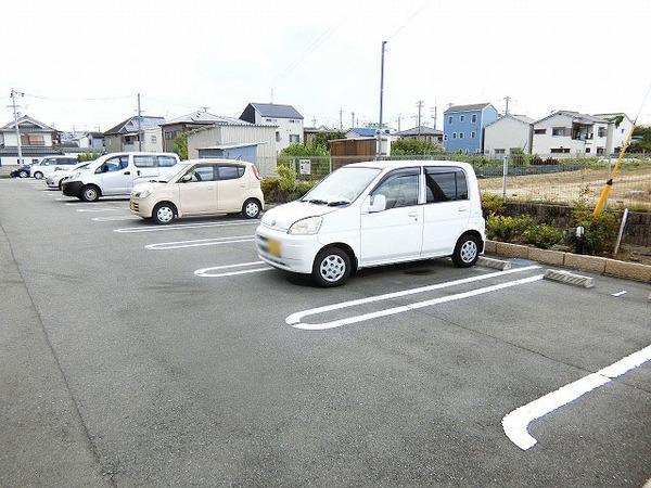 駐車場　敷地内駐車場！