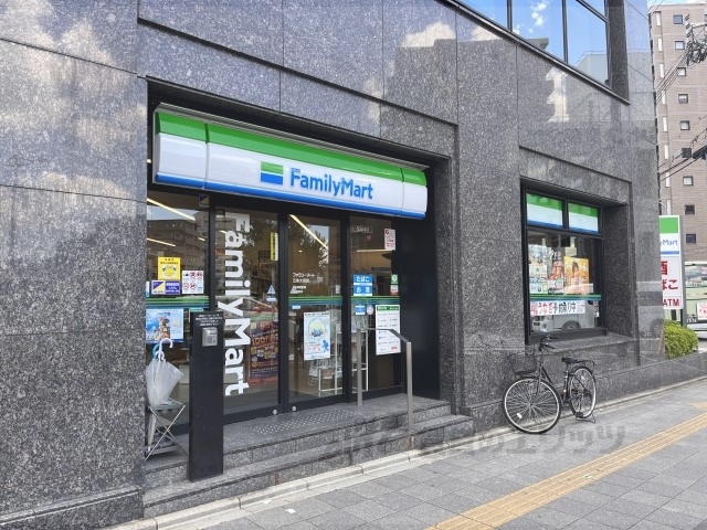 コンビニ　ファミリーマート五条大宮店（コンビニ）まで120m
