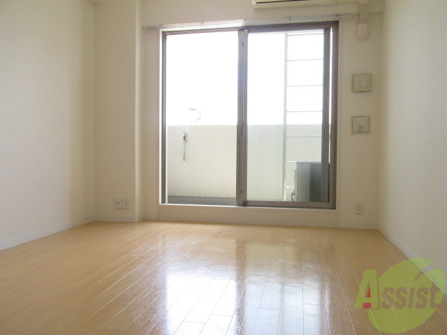 居室・リビング　日当たり良好、風通しのよいリビングは開放感たっぷり