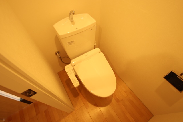 トイレ　※別室の参考写真の為、現況優先です。