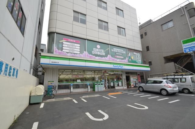 コンビニ　ファミリーマート蓮田駅西口店（コンビニ）まで703m