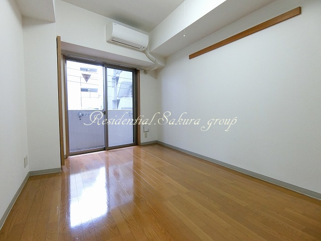 居室・リビング　こちらのリビングで趣味の時間をお楽しみください♪