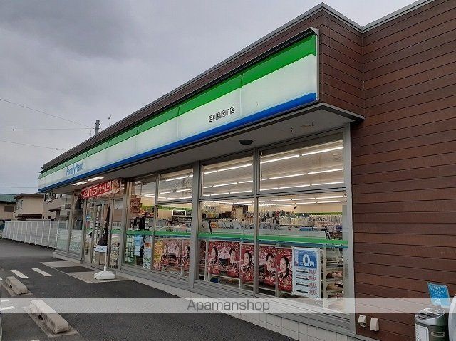 コンビニ　ファミリーマート（コンビニ）まで700m