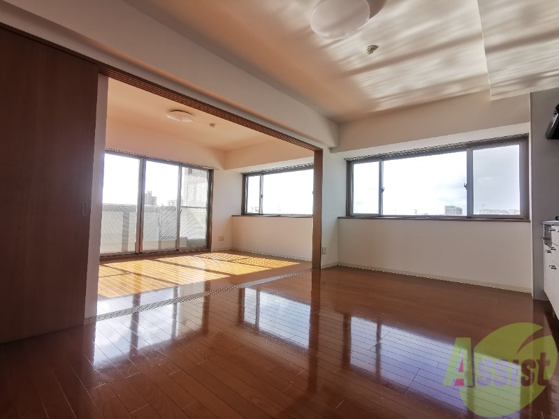 居室・リビング　リビングです。隣の洋室と合わせて広々使えます。