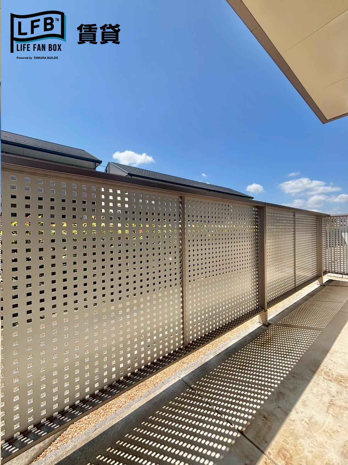 バルコニー　※反転間取り102号室の室内写真です。壁紙や床の色、仕様が異