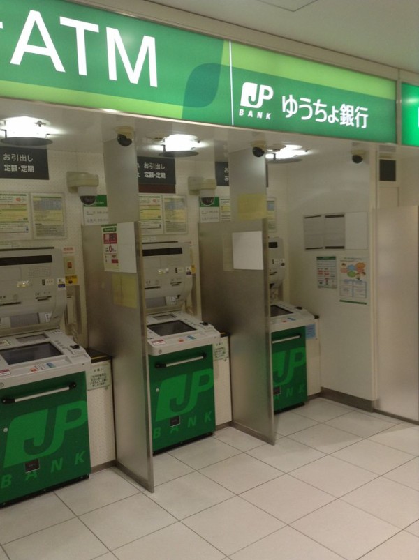 銀行　ゆうちょ銀行札幌支店北海道大学附属病院内出張所（銀行）まで728m