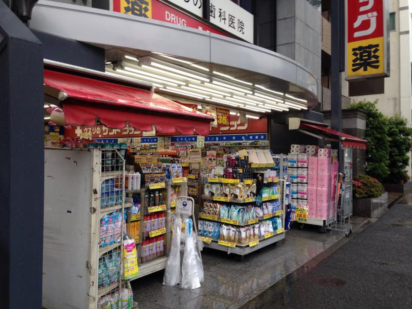 ドラックストア　サンドラッグ新高円寺店（ドラッグストア）まで274m