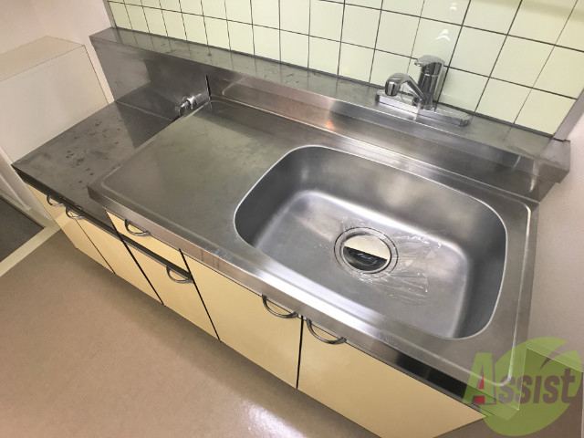 キッチン　キッチンは作業台もあり広めなので使いやすそうですね。