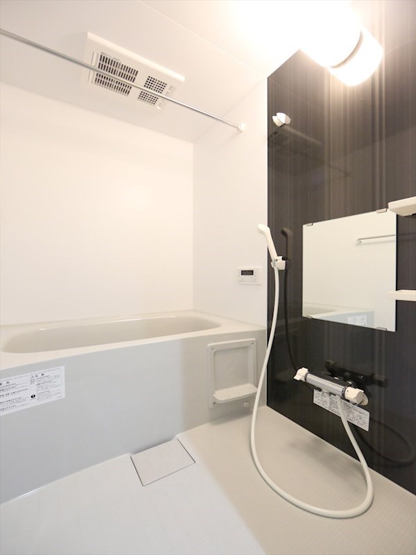 バス・シャワールーム　浴室暖房乾燥機付　追い焚き・オートバス機能付お風呂