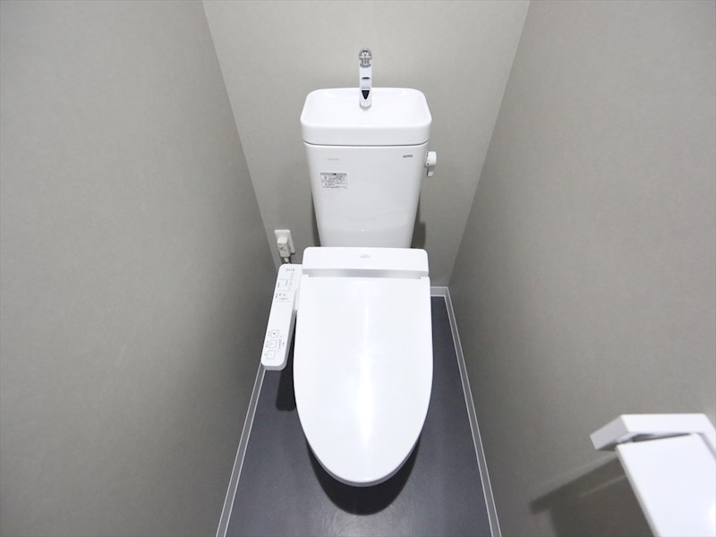 トイレ　温水洗浄暖房便座付トイレ