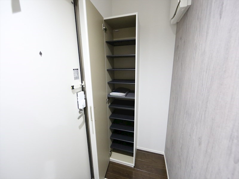 玄関　玄関　シューズボックス付（収納充実してます）