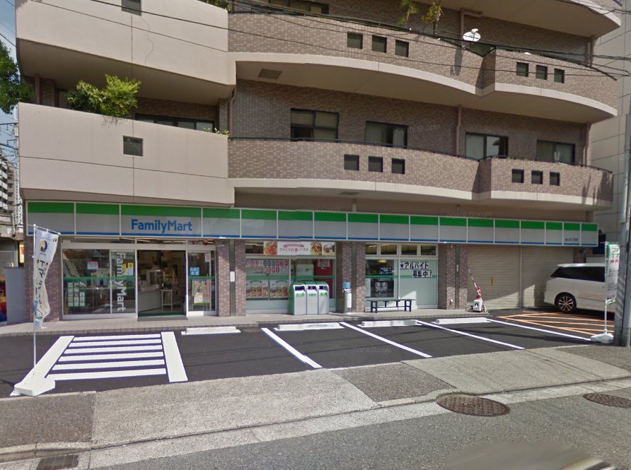 コンビニ　ファミリーマート 金山五丁目店（コンビニ）まで110m