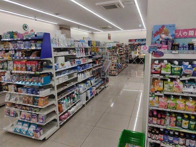 コンビニ　ファミリーマートANAクラウンプラザホテル千歳店（コンビニ）まで632m