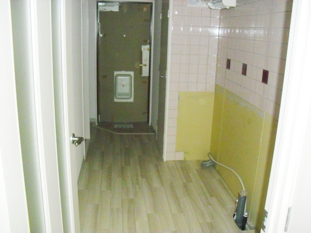 玄関　同物件別号室の写真です。
