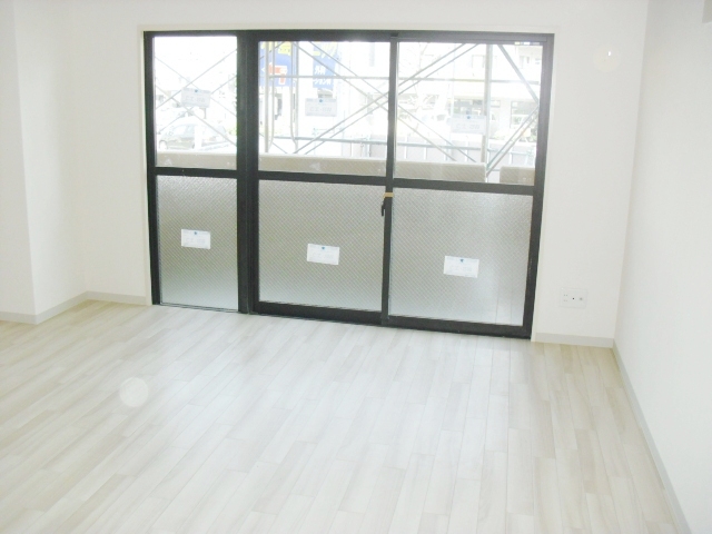 居室・リビング　同物件別号室の写真です。