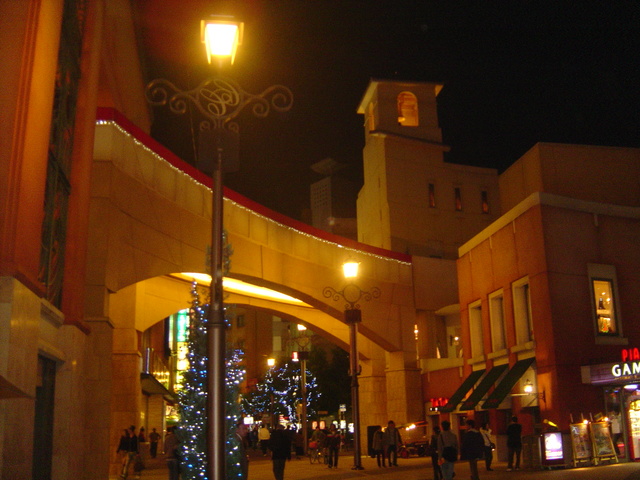 ショッピングセンター　LA　CITTADELLA　VIVACE（ショッピングセンター）まで668m