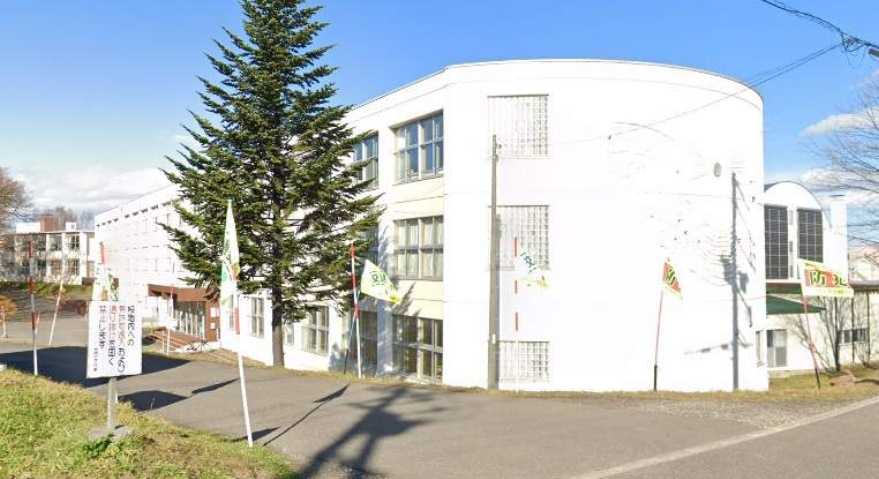 中学校　大曲中学校（中学校）まで842m