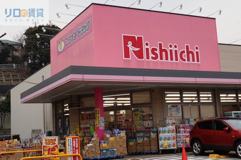 ドラックストア　ニシイチドラッグ健康館小林駅前店（ドラッグストア）まで567m