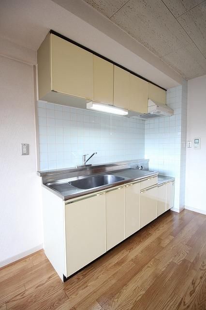 キッチン　※同建物別号室参考写真です