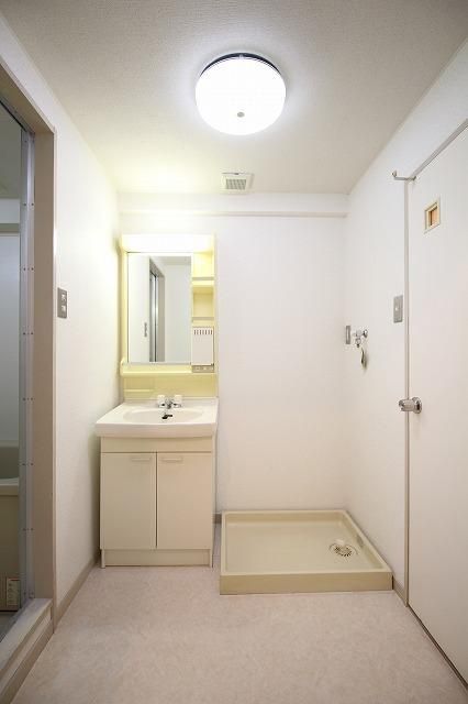 洗面設備　※同建物別号室参考写真です