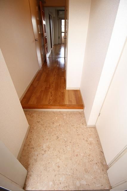 玄関　※同建物別号室参考写真です