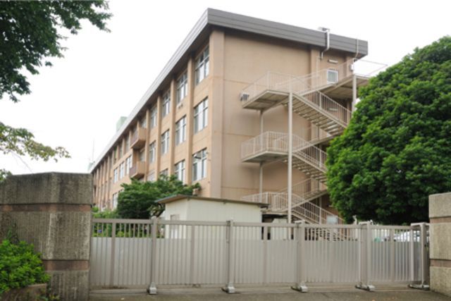 中学校　八王子市立由木中学校（中学校）まで210m