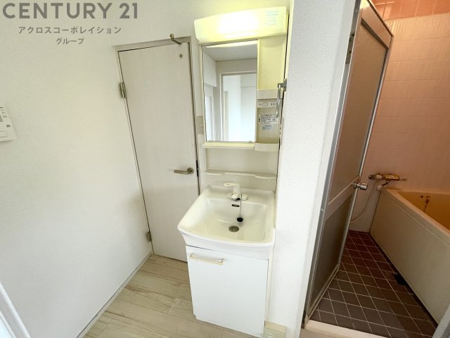 洗面設備　独立洗面台付き！