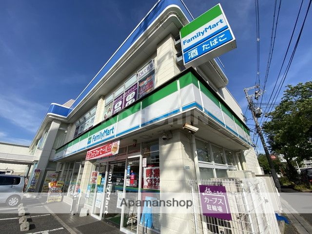 コンビニ　ファミリーマート（コンビニ）まで584m