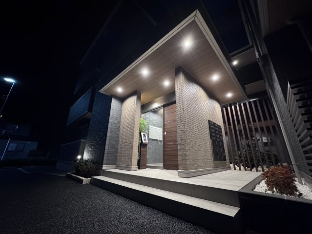 エントランス　当社、チルホームのHPもご覧ください(^^)/物件情報多数♪