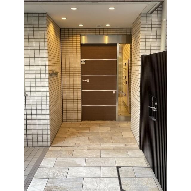 エントランス　落ち着いたエントランスです