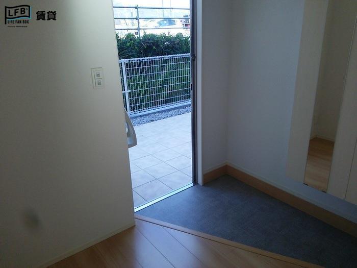 玄関　※別のお部屋の写真になります