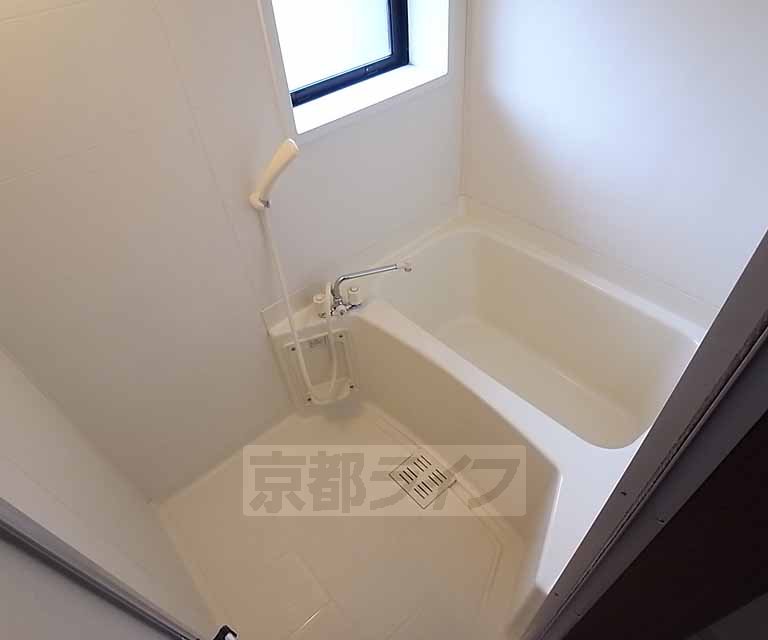 バス・シャワールーム　きれいなバスルームです。