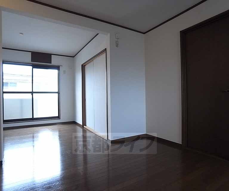 居室・リビング　６帖のＤＫです。