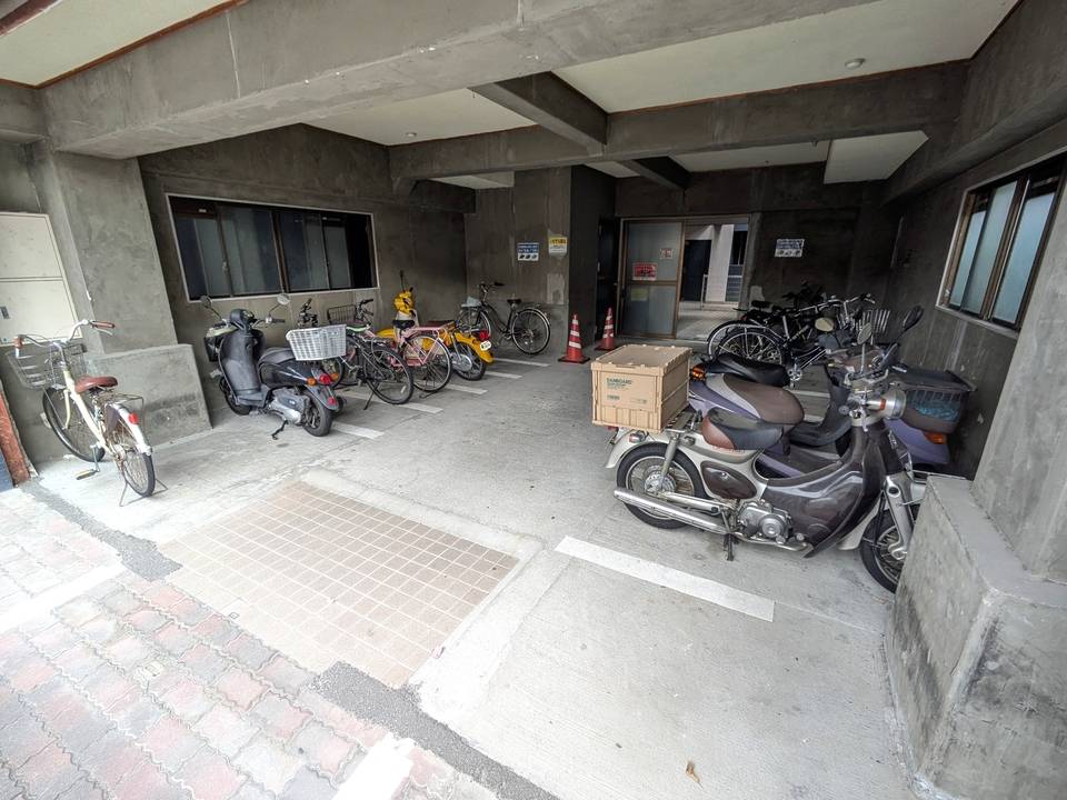 駐車場　駐輪場